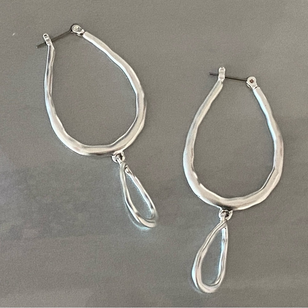 Cute Elongated Double Hoop Silvertone Hammered Earrings